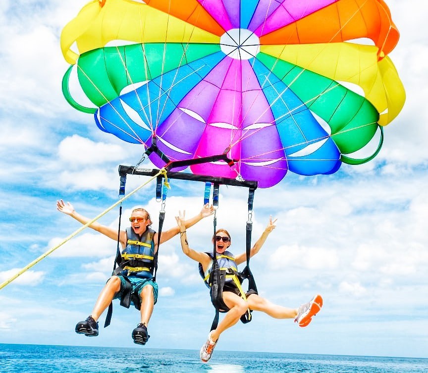 parasailing 